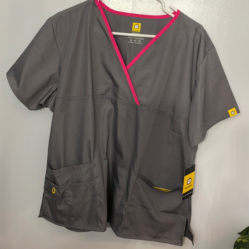 Wonder Wink scrub top
